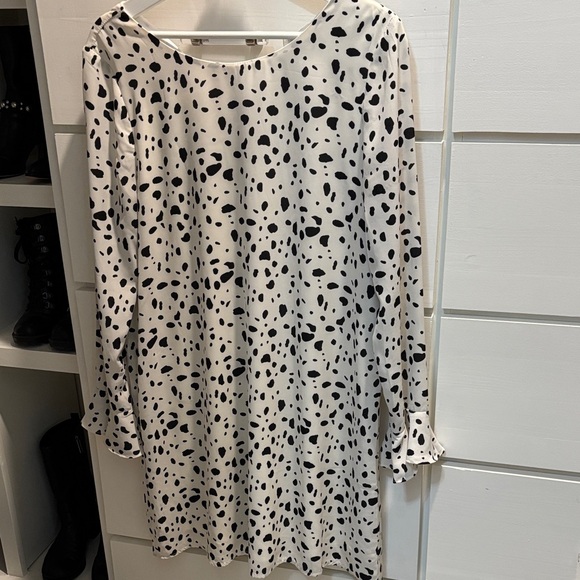 She + Sky Dresses & Skirts - She + Sky Black and White Spotted Long Sleeve Dress Sz M